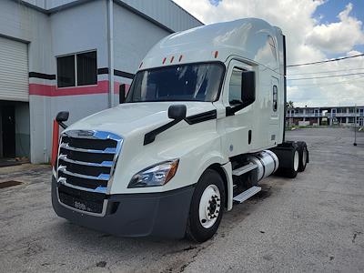 Used 2019 Freightliner Cascadia Sleeper Cab 6x4, Semi Truck for sale #807524 - photo 1