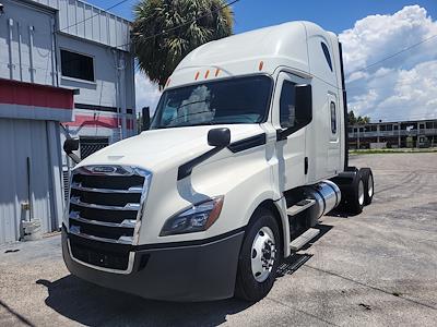 Used 2019 Freightliner Cascadia Sleeper Cab 6x4, Semi Truck for sale #807527 - photo 1