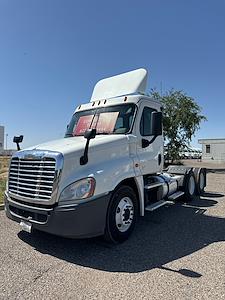 Used 2015 Freightliner Cascadia Day Cab 6x4, Semi Truck for sale #639677 - photo 1