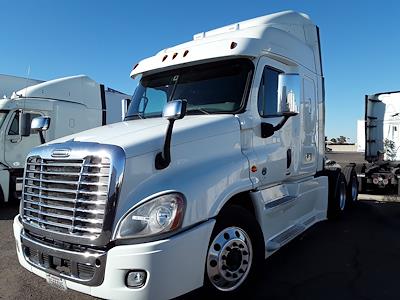 Used 2016 Freightliner Cascadia 6x4, Semi Truck for sale #661229 - photo 2