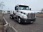Used 2017 Freightliner Cascadia Day Cab 6x4, Semi Truck for sale #675048 - photo 4