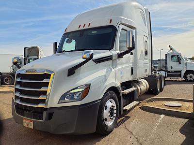 Used 2019 Freightliner Cascadia Sleeper Cab 6x4, Semi Truck for sale #863595 - photo 1