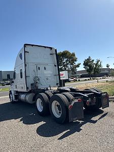 Used 2019 Freightliner Cascadia Sleeper Cab 6x4, Semi Truck for sale #863977 - photo 2