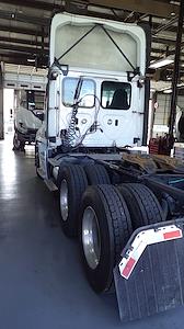 Used 2019 Freightliner Cascadia Day Cab 6x4, Semi Truck for sale #874350 - photo 1