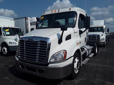 Used 2014 Freightliner Cascadia Day Cab 4x2, Semi Truck for sale #554301 - photo 1