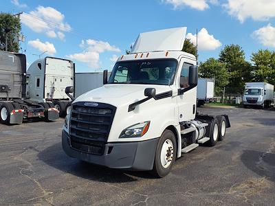 Used 2019 Freightliner Cascadia Day Cab 6x4, Semi Truck for sale #584941 - photo 1