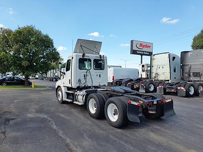 Used 2019 Freightliner Cascadia Day Cab 6x4, Semi Truck for sale #584941 - photo 2