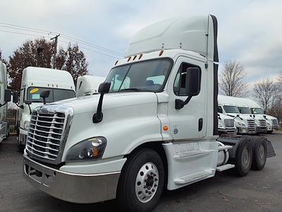 Used 2016 Freightliner Cascadia Day Cab 6x4, Semi Truck for sale #647209 - photo 1