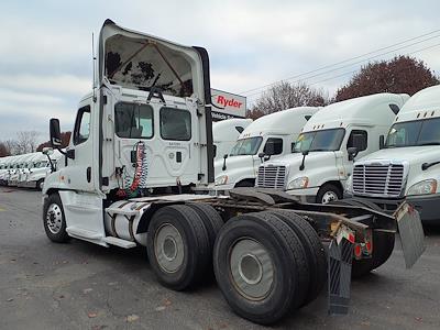 Used 2016 Freightliner Cascadia Day Cab 6x4, Semi Truck for sale #647209 - photo 2