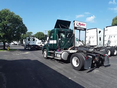 Used 2016 Freightliner Cascadia Day Cab 4x2, Semi Truck for sale #658162 - photo 2