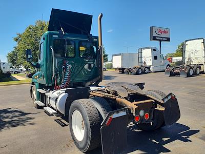 Used 2016 Freightliner Cascadia Day Cab 4x2, Semi Truck for sale #658165 - photo 2