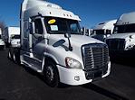 Used 2016 Freightliner Cascadia Sleeper Cab 6x4, Semi Truck for sale #661234 - photo 4