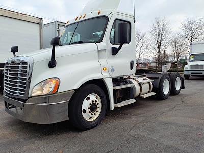 Used 2016 Freightliner Cascadia Day Cab 6x4, Semi Truck for sale #672544 - photo 1