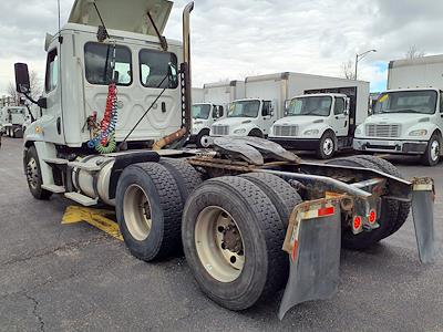 Used 2018 Freightliner Cascadia Day Cab 6x4, Semi Truck for sale #680452 - photo 2