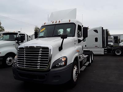 Used 2018 Freightliner Cascadia Day Cab 6x4, Semi Truck for sale #749402 - photo 1