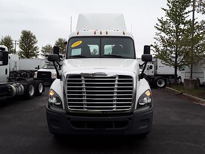 Used 2018 Freightliner Cascadia Day Cab 6x4, Semi Truck for sale #749402 - photo 2