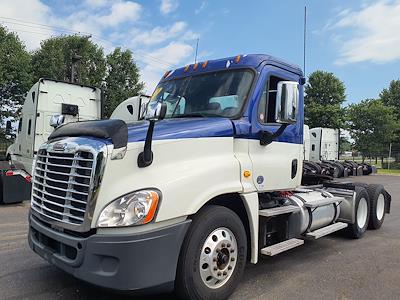 Used 2019 Freightliner Cascadia Day Cab 6x4, Semi Truck for sale #788425 - photo 1