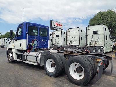 Used 2019 Freightliner Cascadia Day Cab 6x4, Semi Truck for sale #788425 - photo 2