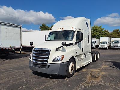 Used 2018 Freightliner Cascadia Sleeper Cab 6x4, Semi Truck for sale #802744 - photo 1