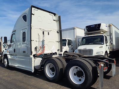 Used 2018 Freightliner Cascadia Sleeper Cab 6x4, Semi Truck for sale #814522 - photo 2