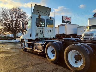 Used 2019 Freightliner Cascadia Day Cab 6x4, Semi Truck for sale #840633 - photo 2