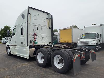 Used 2019 Freightliner Cascadia Sleeper Cab 6x4, Semi Truck for sale #864186 - photo 2