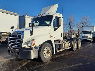 Used 2019 Freightliner Cascadia Day Cab 6x4, Semi Truck for sale #875238 - photo 1