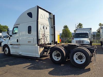 Used 2020 Freightliner Cascadia Sleeper Cab 6x4, Semi Truck for sale #881275 - photo 2