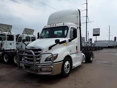 Used 2019 Freightliner Cascadia 116 Day Cab 4x2, Semi Truck for sale #270062 - photo 1