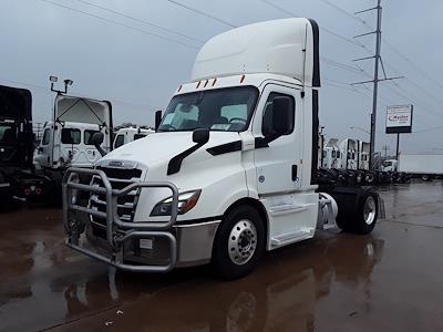 Used 2019 Freightliner Cascadia 116 Day Cab 4x2, Semi Truck for sale #270069 - photo 1