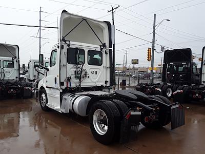 Used 2019 Freightliner Cascadia 116 Day Cab 4x2, Semi Truck for sale #270069 - photo 2