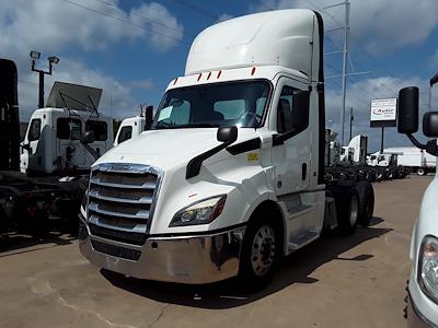 Used 2019 Freightliner Cascadia Day Cab 6x4, Semi Truck for sale #270095 - photo 1