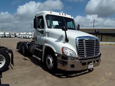 Used 2016 Freightliner Cascadia Day Cab 6x4, Semi Truck for sale #655218 - photo 2