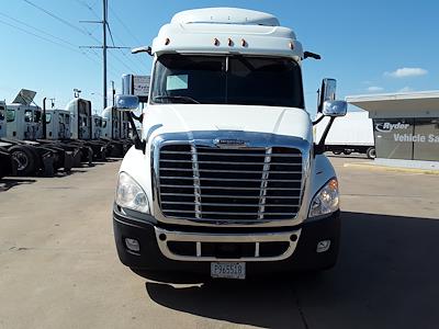 Used 2017 Freightliner Cascadia Sleeper Cab 6x4, Semi Truck for sale #675508 - photo 2