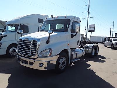 Used 2017 Freightliner Cascadia Day Cab 6x4, Semi Truck for sale #679272 - photo 1