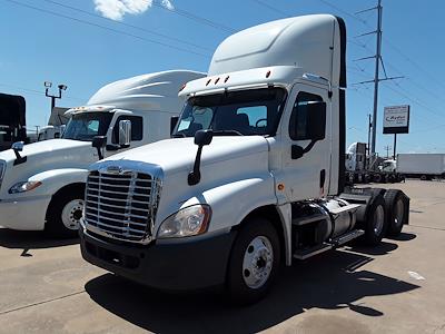 Used 2018 Freightliner Cascadia Day Cab 6x4, Semi Truck for sale #683602 - photo 1