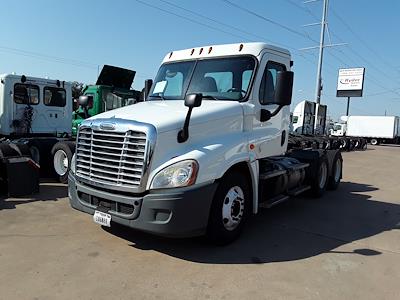 Used 2018 Freightliner Cascadia Day Cab 6x4, Semi Truck for sale #762266 - photo 1