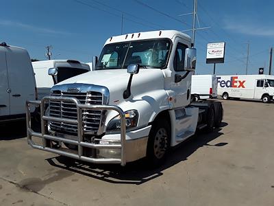 Used 2019 Freightliner Cascadia Day Cab 6x4, Semi Truck for sale #808118 - photo 1