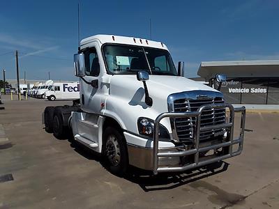 Used 2019 Freightliner Cascadia Day Cab 6x4, Semi Truck for sale #808118 - photo 1