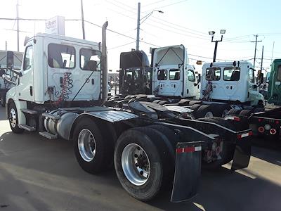 Used 2019 Freightliner Cascadia Day Cab 6x4, Semi Truck for sale #820729 - photo 2