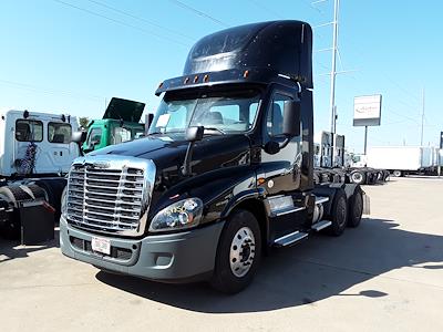 Used 2019 Freightliner Cascadia Day Cab 6x4, Semi Truck for sale #868850 - photo 1