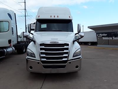 Used 2019 Freightliner Cascadia Sleeper Cab 6x4, Semi Truck for sale #868902 - photo 2