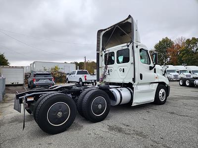 Used 2018 Freightliner Cascadia Day Cab 6x4, Semi Truck for sale #223115 - photo 2