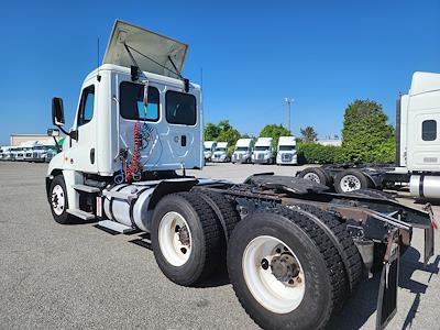 Used 2016 Freightliner Cascadia Day Cab 6x4, Semi Truck for sale #354617 - photo 2