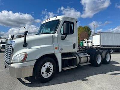 Used 2017 Freightliner Cascadia Day Cab 6x4, Semi Truck for sale #670758 - photo 1