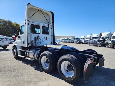 Used 2017 Freightliner Cascadia Day Cab 6x4, Semi Truck for sale #672001 - photo 2