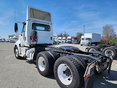 Used 2017 Freightliner Cascadia Day Cab 6x4, Semi Truck for sale #672012 - photo 2