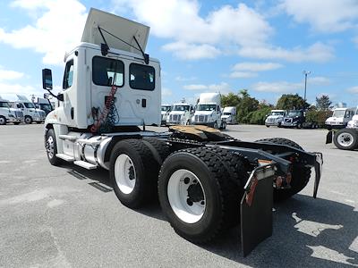Used 2017 Freightliner Cascadia Day Cab 6x4, Semi Truck for sale #673777 - photo 2