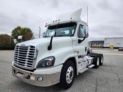 Used 2017 Freightliner Cascadia Day Cab 6x4, Semi Truck for sale #673780 - photo 1