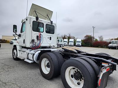 Used 2017 Freightliner Cascadia Day Cab 6x4, Semi Truck for sale #673780 - photo 2